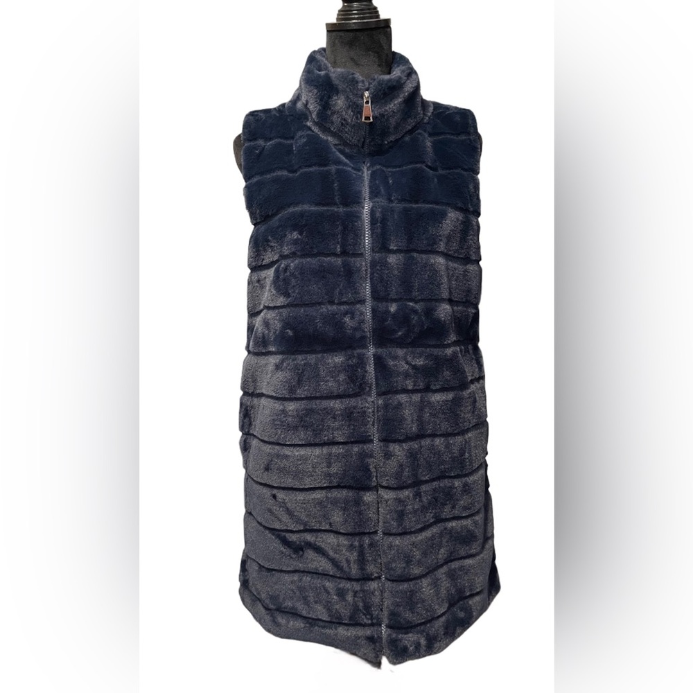 🎉 SALE🎉 Le Moda Faux Fur Navy Textured Stripe Vest - Size Medium